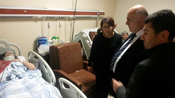 Ak Parti Isparta Milletvekili Süreyya Sadi Bilgiç kazada yaralanan öğrencileri Afyonkarahisar Devlet Hastanesinde ziyatet etti.
