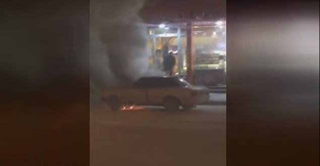 Fatih mahallesinde bir otomobilde yangın çıktı. Yangına itfaiye ekipleri kısa