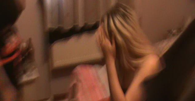 Isparta’nın Çünür Mahallesinde bir apartta fuhuş yapıldığı ihbarlarını değerlendiren Asayiş