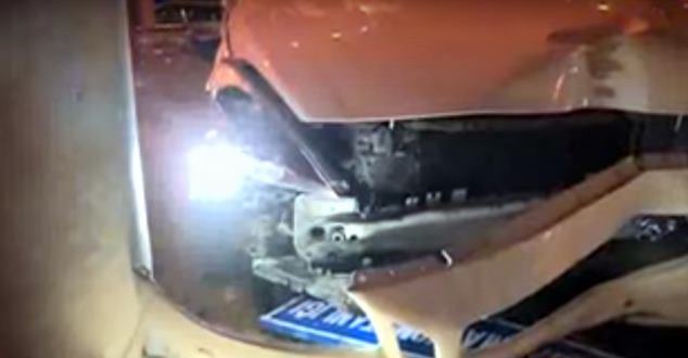 Isparta Migros Kavşağında gece saatlerinde 2 araç çarpıştı, yaralananlar oldu.