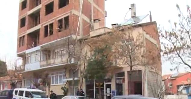 Isparta'da 23 yaşındaki genç, ikamet ettiği Kepeci Mahallesindeki evinde sobadan