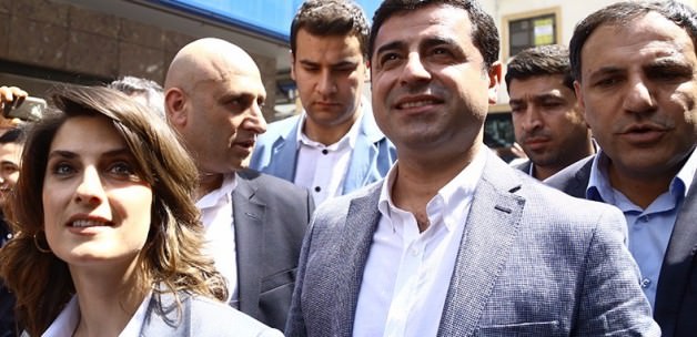 Selahattin Demirtaş’ın öğretmen eşi Başak Demirtaş, eğitimin devam ettiği günlerde