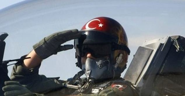 Türk Silahlı Kuvetleri’ne ait 12 savaş uçağı, Kuzey Irak’ta birçok