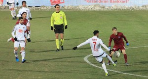 Gaziantepspor formalite maçında Trabzonspor'u 2-0 yenerek grubu 11 puanla tamamladı.