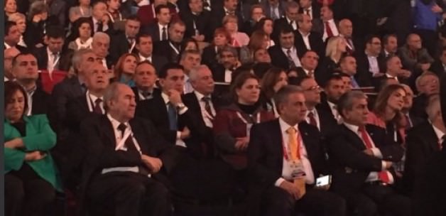 CHP'nin 35. kurultayında 2 saatten fazla konuşan Kılıçdaroğlu'nun eşi Selvi