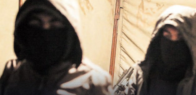 Sur'da MLKP ve DHKP-C'li teröristler de güvenlik güçleriyle çatışmaya giriyor.