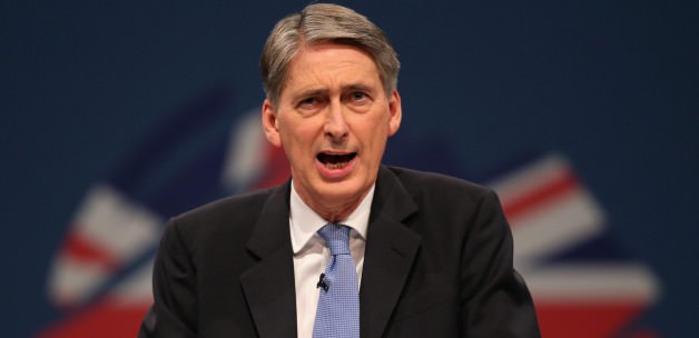 İngiltere Dışişleri Bakanı Philip Hammond, Suriye'deki savaşın uzamasından Rusya'yı sorumlu