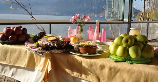 Isparta, gül ve gül ürünlerinden oluşan sepetten sonra, elma ve