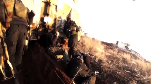 Suriye ordusu askerleri ile terör örgütü DAEŞ arasında yaşayan yoğun