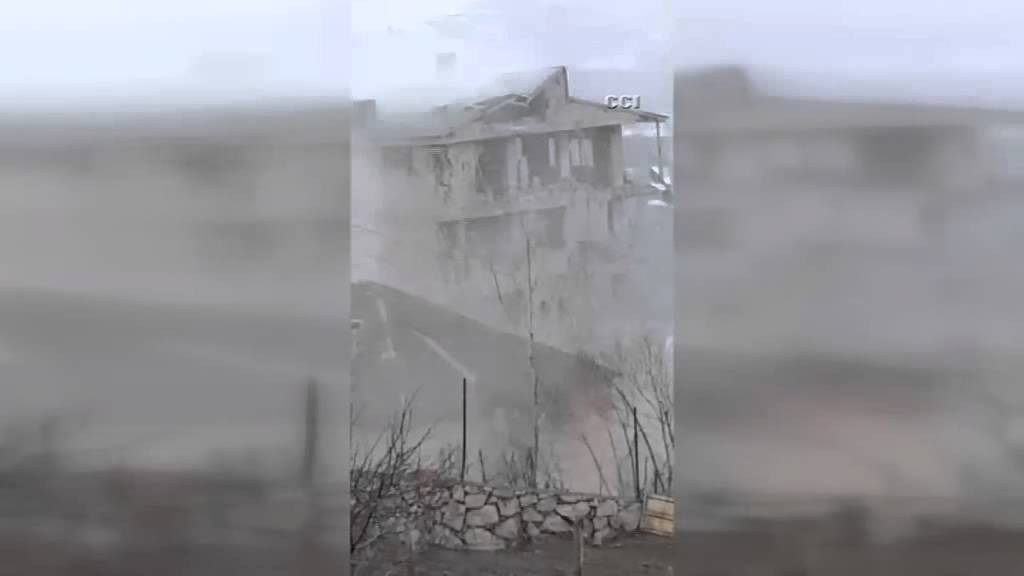 Güvenlik güçleri tarafından sürdürülen operasyonlarda aralarında keskin nişancıların da bulunduğu