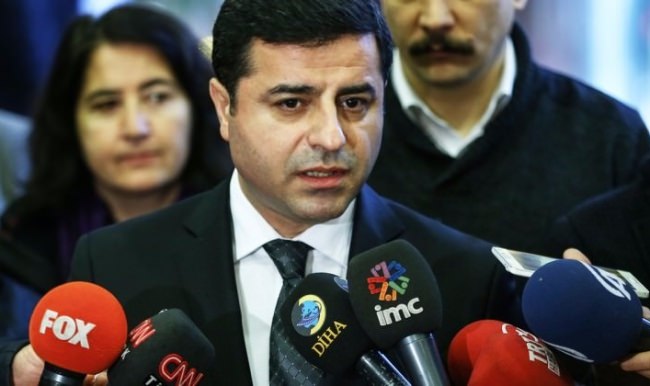 HDP, DBP, KJA ve DEM-GENÇ'in, Diyarbakır'da 'acil' başlığı ile yaptığı
