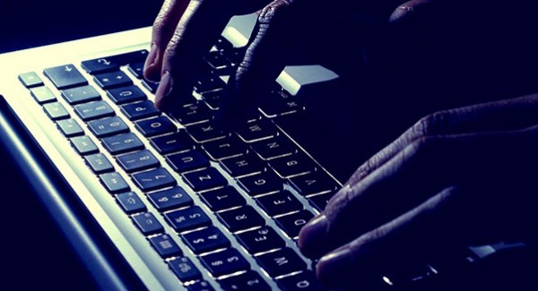 Isparta'da bir yurtta kalan kadın, sosyal paylaşım sitesi üzerinden terör