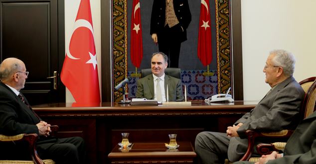 Yaşlılar haftası nedeniyle Isparta Valisi Özkan Isparta Huzurevi Vakfı Yönetimi