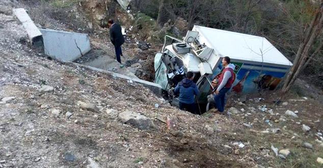 Isparta'da şehir merkezindeki kavşaklarda kurulan mobeseler kaza anlarını anbe an