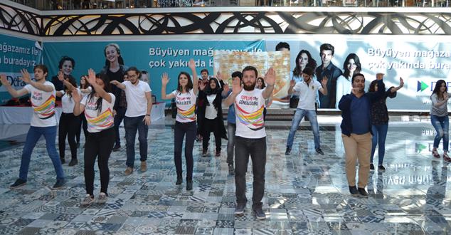 Iyaşpark AVM 08 Mart Dünya Kadınlar Gününde bayan ziyaretçilerini unutmadı.