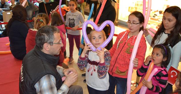 Bu yıl da tüm çocuklar ve kendini çocuk hissedenler yine