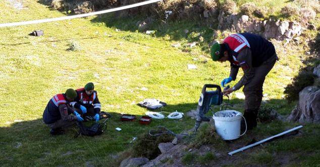 Isparta’nın Yalvaç ilçesinde 13 kişi Jandarma tarafından kaçak kazı yaparken