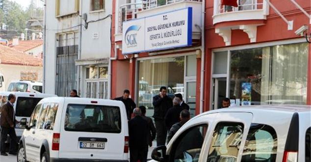 Isparta’nın Yalvaç İlçesi’nde 2 kadın memur, müdürleri A.K. hakkında taciz