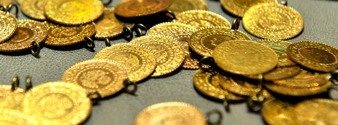 Altının ons fiyatı, yüzde 0,3 düşüşle 1.235 dolar seviyelerinde seyrediyor.