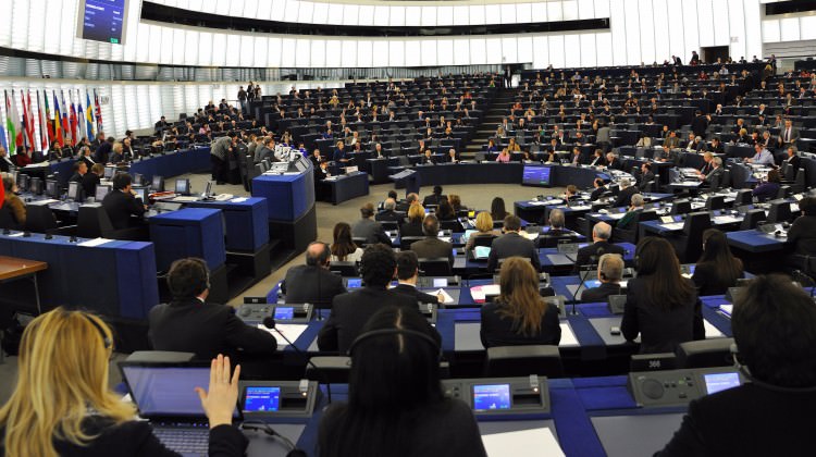 AB, direk PKK ve PYD terör örgütlerini koruma altına almış