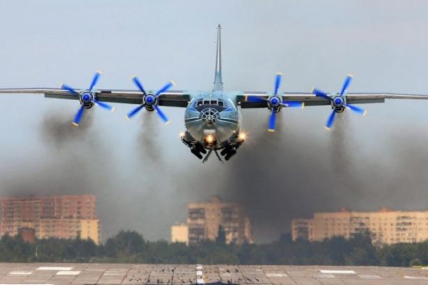 Azerbaycan’a ait kargo uçağı düştü: 7 ölü