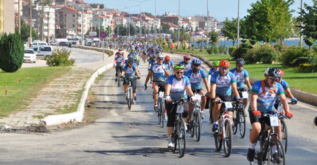 Eğirdir Belediyesi, ilçe köprü girişinden adaya kadar 7.5 kilometrelik bisiklet