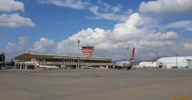 Bölgeye hizmet veren Süleyman Demirel Havalimanını kullanan yolcu sayısı her