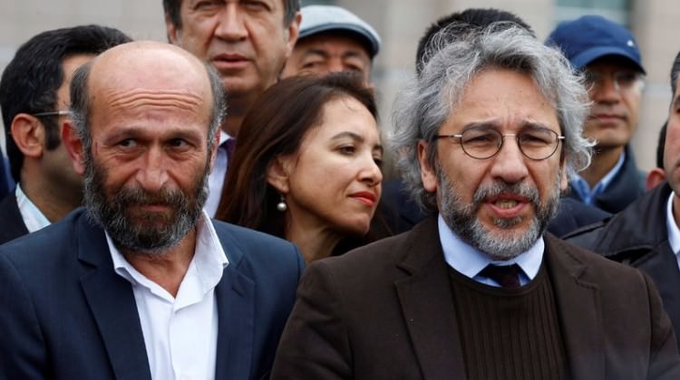 Cumhuriyet Gazetesi Genel yayın Yönetmeni Can Dündar ve gazetenin Ankara