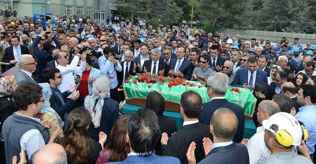Dokuzuncu Cumhurbaşkanı Süleyman Demirel’in yaşlılığa bağlı hastalıklardan dolayı İstanbul’da yaşamını
