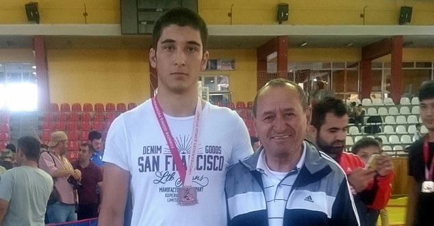 Isparta Belediyesi Spor Kulübü Güreş Takımı sporcularından Abdurrahman Öz 100