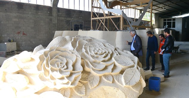 Isparta Belediyesi şehir süsleme sanatı çalışmaları kapsamında toplam yüksekliği 29