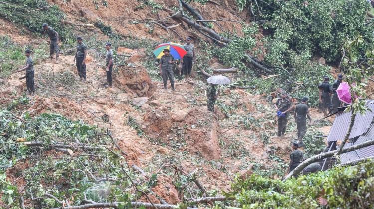 Sri Lanka’da iki farklı bölgede meydana gelen toprak kaymasında toprak