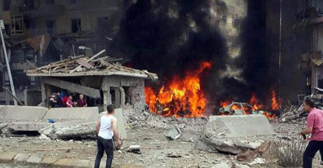 Mardin’in Midyat ilçesinde İlçe Emniyet Müdürlüğüne teröristlerce bomba yüklü araçla
