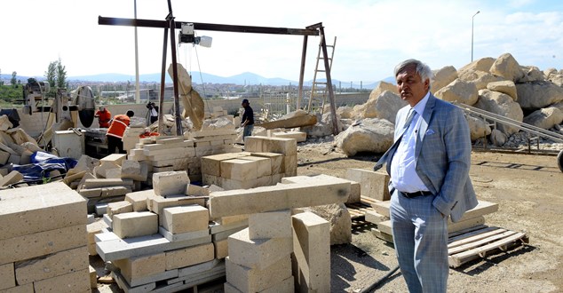 Isparta Belediyesi Geyran taşı olarak bilinen andaziti dünya taşı yaparken,