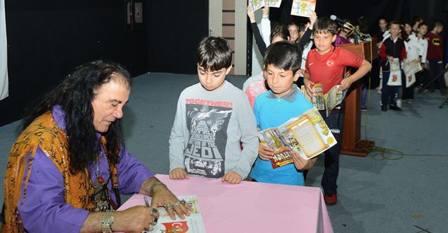 Çanakkale ve Kurtuluş Savaşı’nın kahramanlarını çizgi romanlarla yaşatmayı kendisine misyon