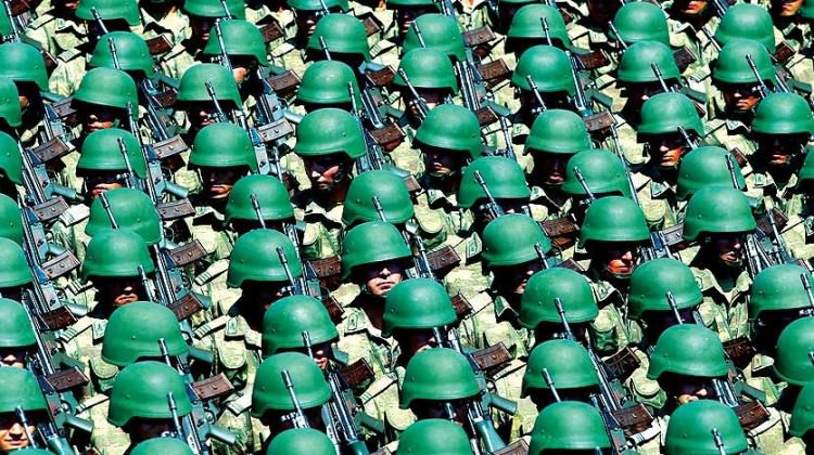 Askere terörle mücadelede güvence getiren tasarı komisyondan geçti. Genelkurmay Başkanı ve