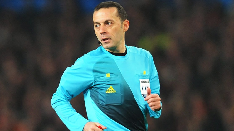 EURO 2016’da Milli Takım elendi ama Cüneyt Çakır ve ekibi