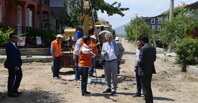 Isparta Belediyesi Fatih Mahallesi’nde sokak bazlı çalışma başlattı. 25 sokakta