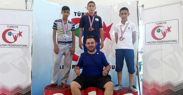 Balıkesir’de gerçekleştirilen Halter Federasyonu Minikler Türkiye Şampiyonasına Ispartalı sporcuların başarısı