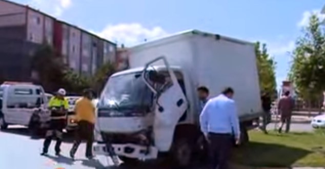 Anadolu Mahallesinde kamyonet ile otomobilin çarpışmasın sonucu meydana gelen kazada