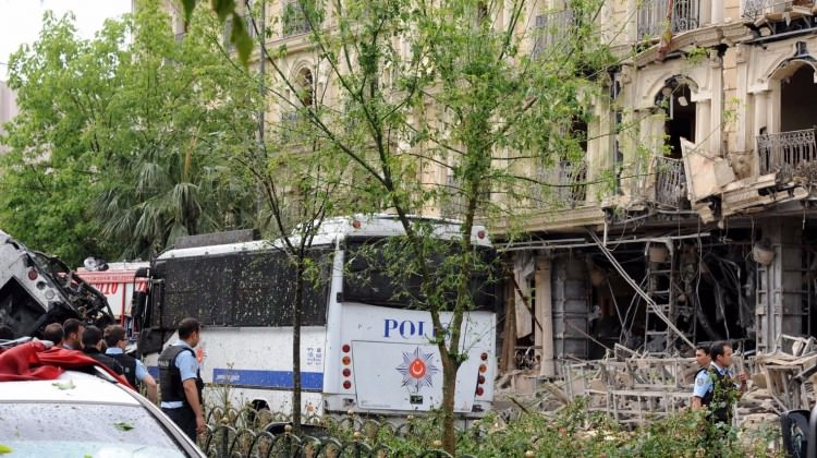 İstanbul’da saldırı : 7’si polis 11 şehit