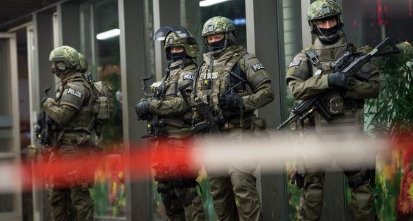 Almanya’nın Münih kentinin Moosach ilçesindeki “Olympia-Einkaufszentrum” adlı bir alışveriş merkezinde