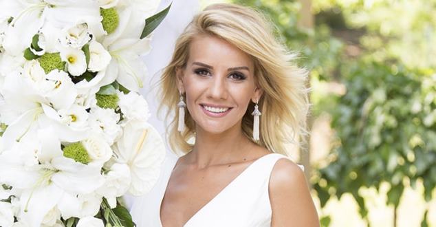 Evlendirme programı yapan Esra Erol trafik kazası geçirdi. İstanbul Atatürk