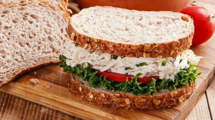 Diyet yapanlar için mükemmel bir tarif… Malzemeler: 4 parça tavuk