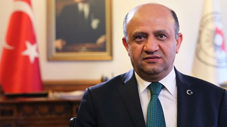 CNN Türk yayınında konuşan Milli Savunma Bakanı Fikri Işık, 15