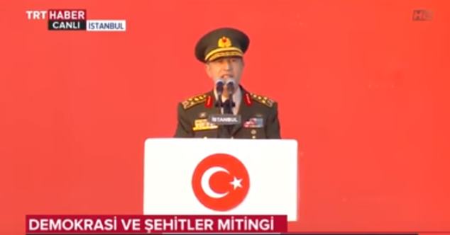 Yenikapı'daki tarihi mitingde kürsüye çıkan Orgeneral Akar'ın konuşması sık sık