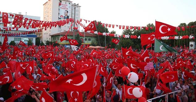 Isparta’da binlerce kişi “Demokrasi ve Şehitler Mitingi”ne destek vermek için