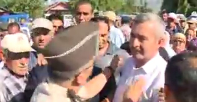 Sık sık trafik kazalarının meydana geldiği kavşağın karayolları tarafından kapatılmak