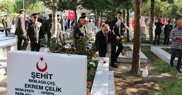 Gaziler Günü dolayısıyla düzenlenen törende Vali Şehmus Günaydın, Isparta Belediye