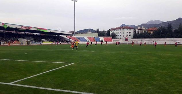 Davrazspor deplasmanda karşı karşıya geldiği Kütahya Dumlupınar Üniversitespor’u 3-2 yenerek